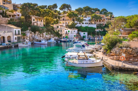 Le vieux port dans la calanque figuera à Majorque