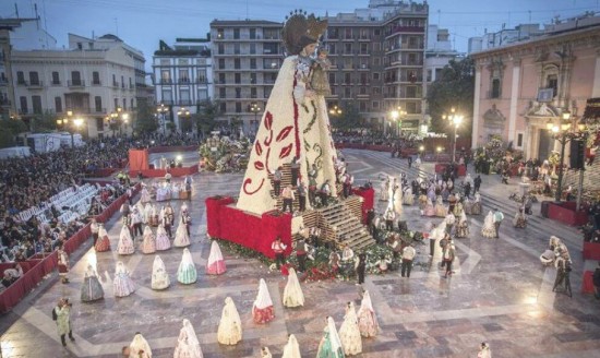 Ofrenda de flores à Valence durant las fallas 